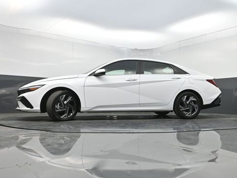 Used 2024 Hyundai Elantra SEL w/ Convenience Package image 27