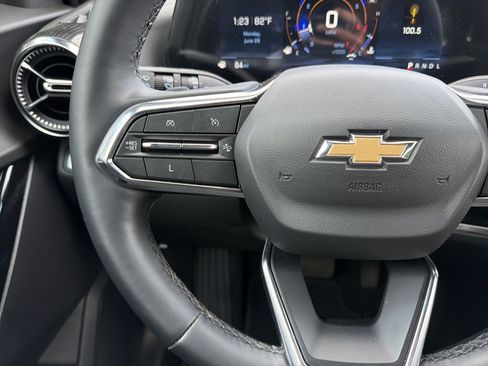 Used 2025 Chevrolet Equinox LT w/ Safety and Technology Package FWD image 19