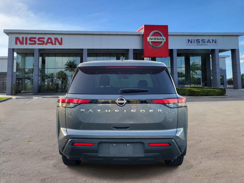 Used 2024 Nissan Pathfinder S FWD image 3