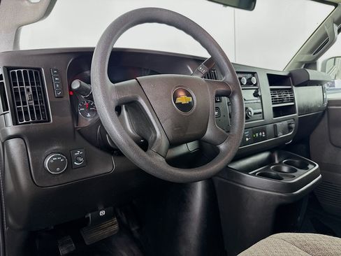 Used 2021 Chevrolet Express 2500 RWD image 17