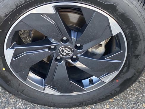 Used 2024 Nissan Rogue SV image 27