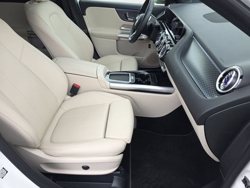 Used 2025 Mercedes-Benz GLA 250 image 10