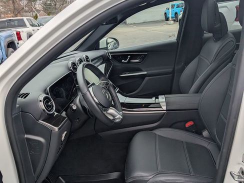 Used 2025 Mercedes-Benz GLC 300 4MATIC image 13