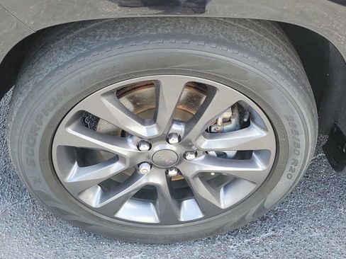 Used 2019 Jeep Grand Cherokee High Altitude AWD/4WD image 9