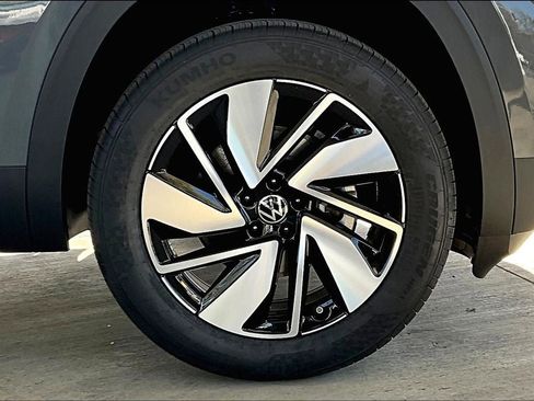New 2025 Volkswagen Atlas SEL image 8