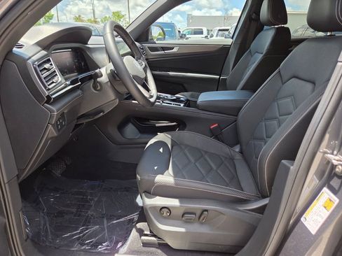 Used 2025 Volkswagen Atlas Cross Sport SE AWD/4WD image 27