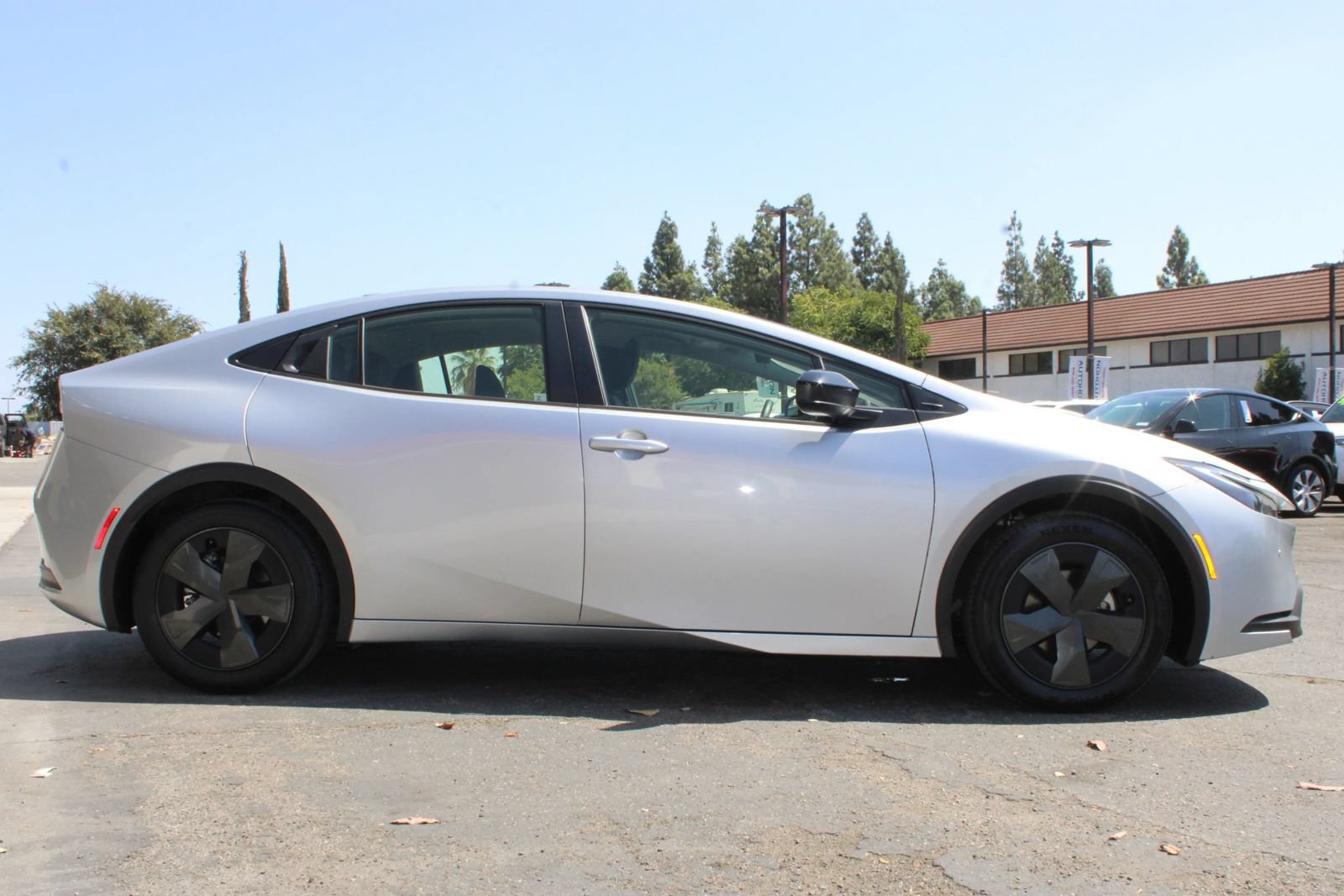 Used 2025 Toyota Prius LE FWD image 10