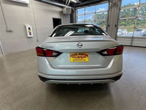 Used 2022 Nissan Altima 2.5 SV FWD image 4