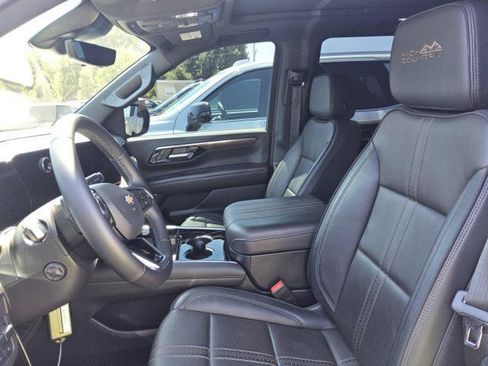 Used 2025 Chevrolet Tahoe High Country AWD/4WD image 6