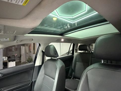 Used 2019 Volkswagen Tiguan SE w/ Panoramic Sunroof Package FWD image 23
