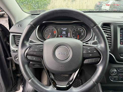 Used 2019 Jeep Cherokee Latitude Plus AWD/4WD image 15
