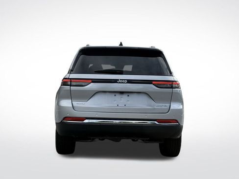 Used 2024 Jeep Grand Cherokee Limited image 7