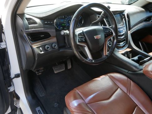 Used 2016 Cadillac Escalade ESV Luxury AWD/4WD image 11