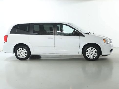 Used 2016 Dodge Grand Caravan SE w/ Quick Order Package 29E SE FWD image 11