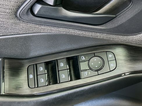 Used 2023 Nissan Rogue S image 15