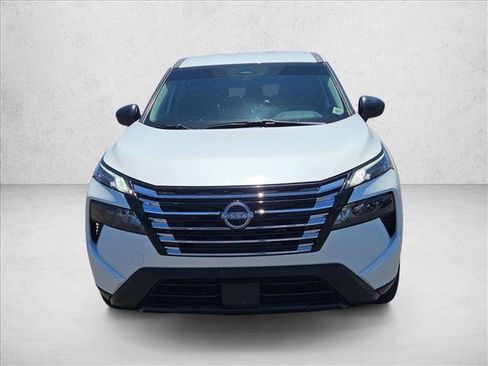 Used 2025 Nissan Rogue S FWD image 2