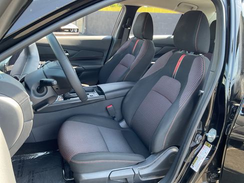 Used 2026 Nissan Sentra SR w/ Floor Mat Package FWD image 18
