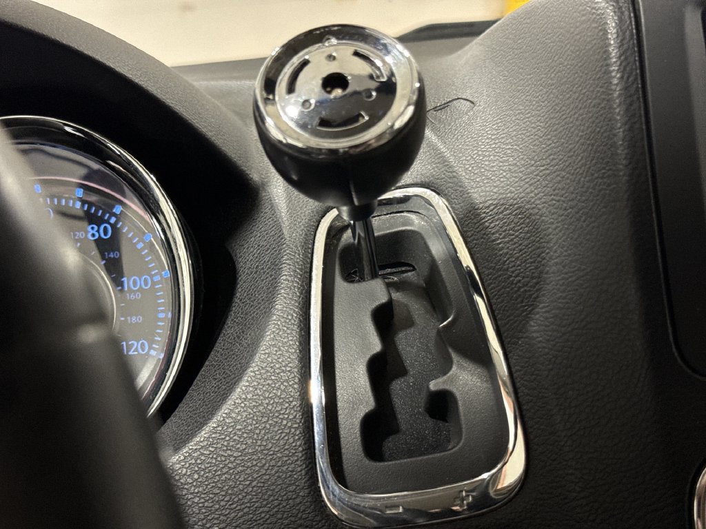 Used 2014 Chrysler Town & Country Touring-L w/ Driver Convenience Group FWD image 18