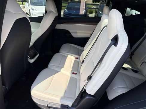 Used 2025 Tesla Model X AWD/4WD image 16