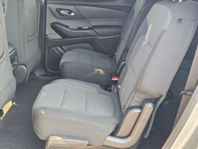 Used 2023 Chevrolet Traverse LT AWD/4WD image 17