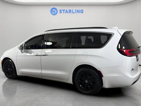 Used 2022 Chrysler Pacifica Touring-L FWD image 5
