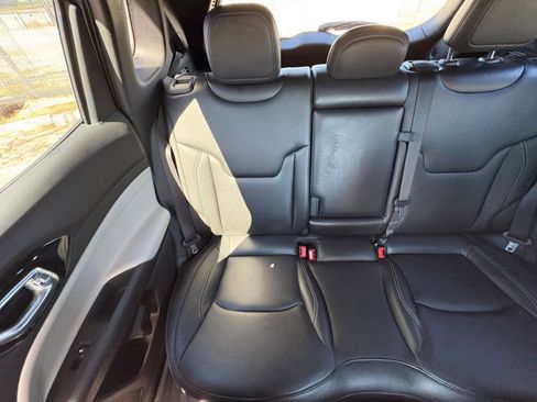 Used 2025 Jeep Compass Limited image 40