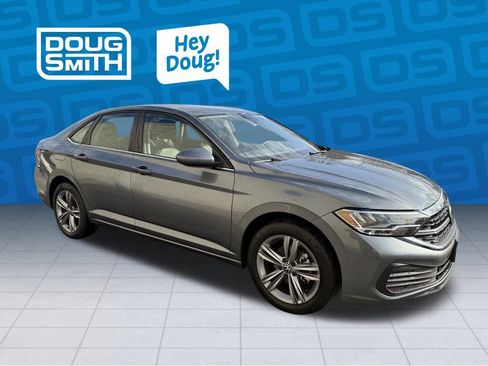 Used 2024 Volkswagen Jetta SE image 5