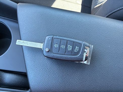 Certified 2025 Hyundai Elantra SE FWD image 31