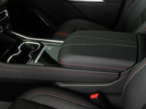 Certified 2024 Chevrolet Traverse RS image 17