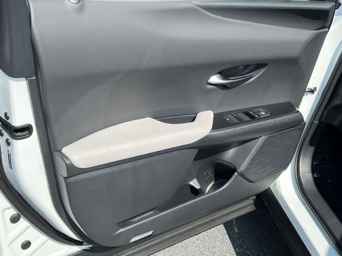 New 2026 Lexus UX 300h FWD image 11