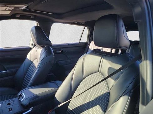 Used 2024 Toyota Highlander XSE image 13