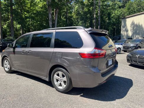 Used 2019 Toyota Sienna LE FWD image 5