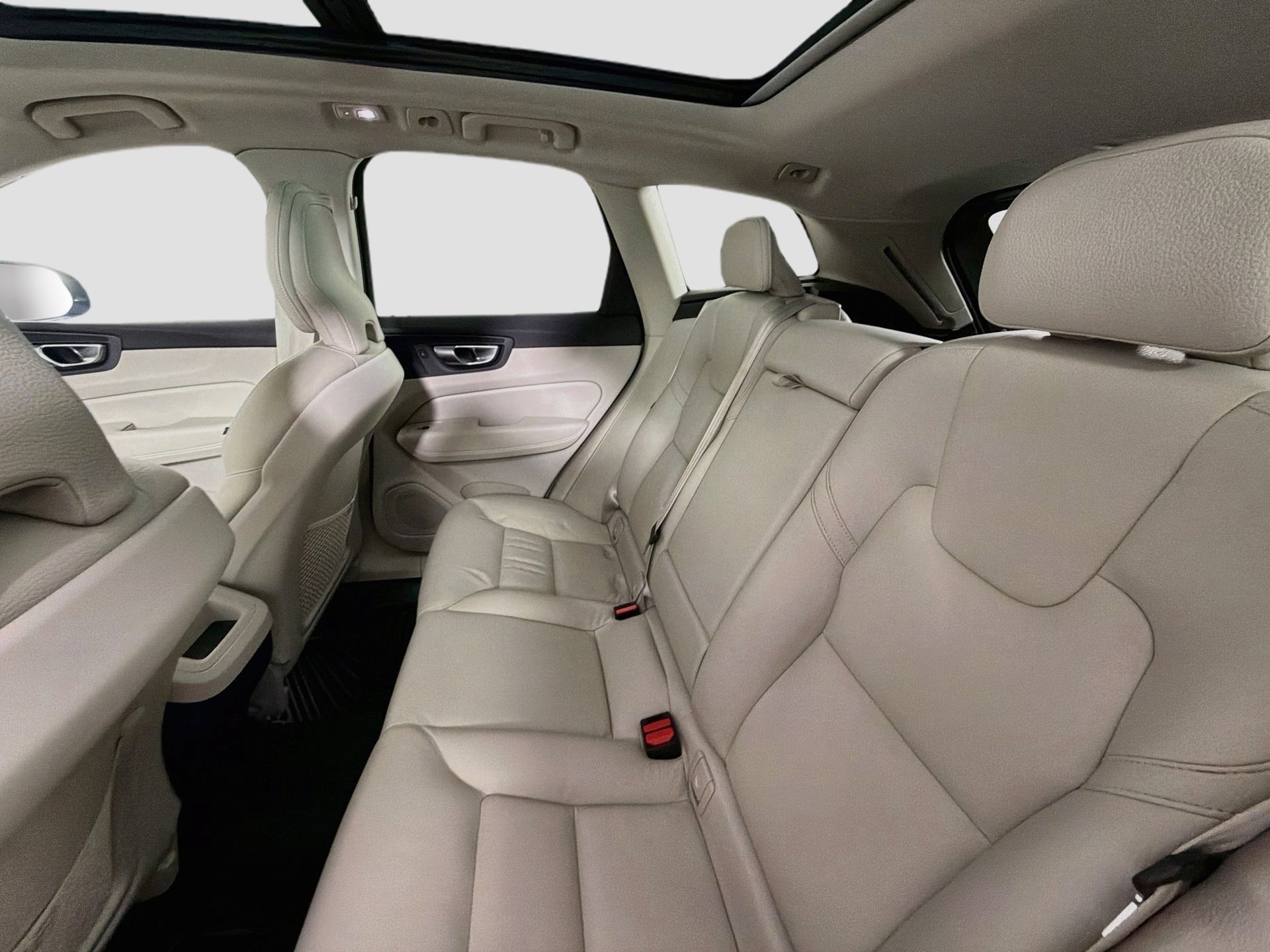 Certified 2023 Volvo XC60 B5 Plus AWD/4WD image 25