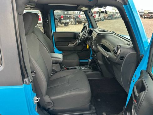 Used 2018 Jeep Wrangler Sport AWD/4WD image 19