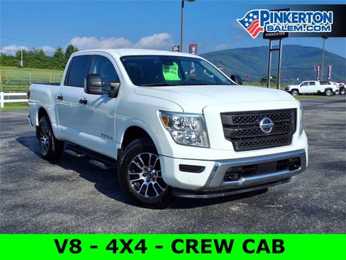 Used 2022 Nissan Titan SV w/ SV Convenience Package image 1