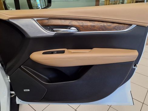 Certified 2023 Cadillac XT5 Sportv w/ Platinum Package image 12