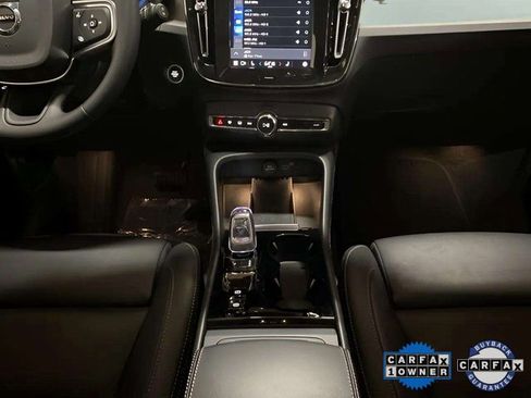 Used 2025 Volvo XC40 B5 Plus image 11