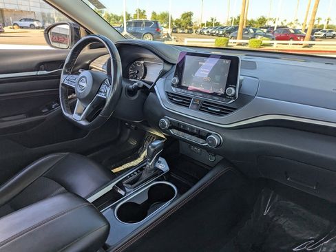 Certified 2023 Nissan Altima 2.5 SR image 13