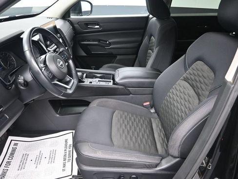 Used 2022 Nissan Pathfinder SV w/ SV Black Package FWD image 13