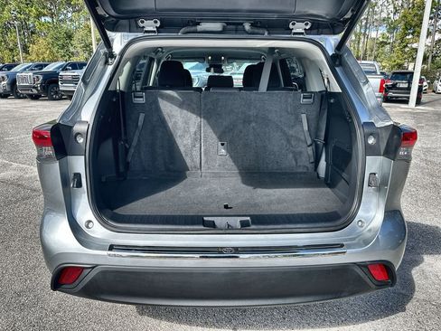 Used 2023 Toyota Highlander LE image 25