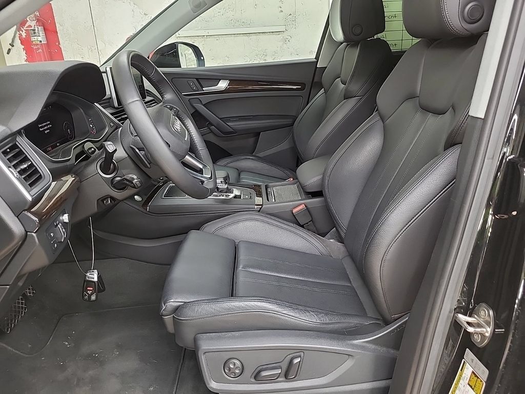 Used 2019 Audi Q5 Prestige w/ Prestige Package AWD/4WD image 3