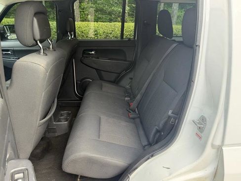 Used 2012 Jeep Liberty Sport RWD image 22