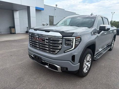 Used 2024 GMC Sierra 1500 Denali w/ Technology Package AWD/4WD image 3