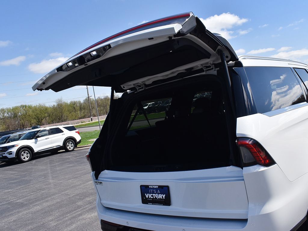 Used 2025 Lincoln Navigator L Black Label AWD/4WD image 31