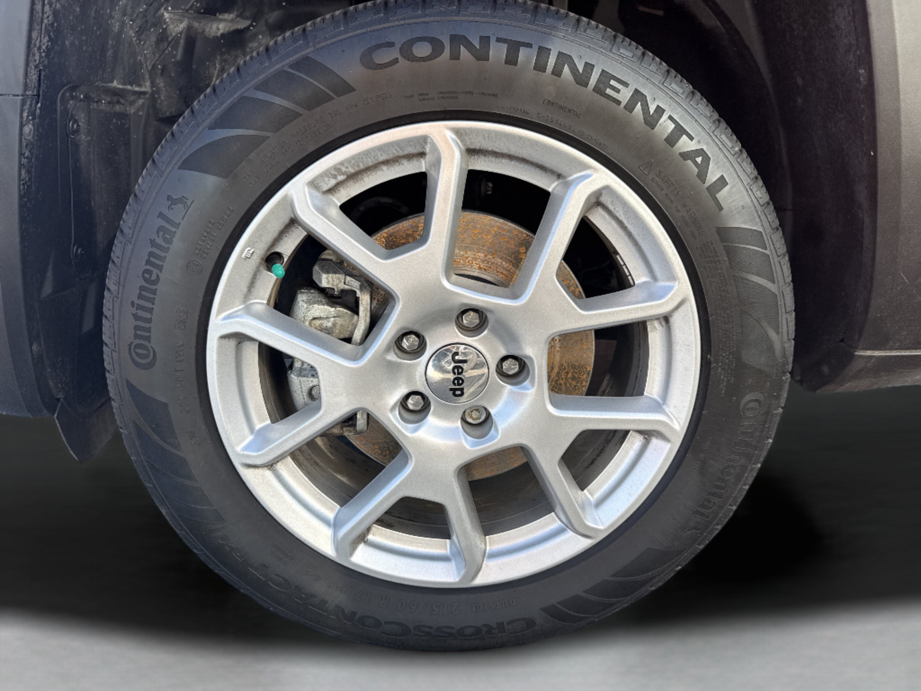 Used 2023 Jeep Renegade Latitude AWD/4WD image 12