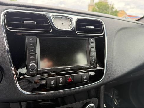 Used 2012 Chrysler 200 Limited FWD image 18