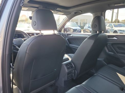 Used 2022 Volkswagen Tiguan SE R-Line image 13