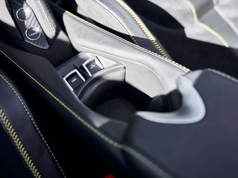 Used 2022 McLaren 720S Spider image 65