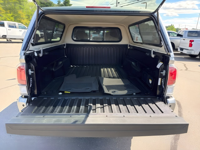 Used 2023 Toyota Tacoma TRD Sport w/ Technology Package AWD/4WD image 18