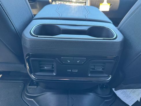 Used 2024 GMC Sierra 1500 AT4 w/ Technology Package AWD/4WD image 17